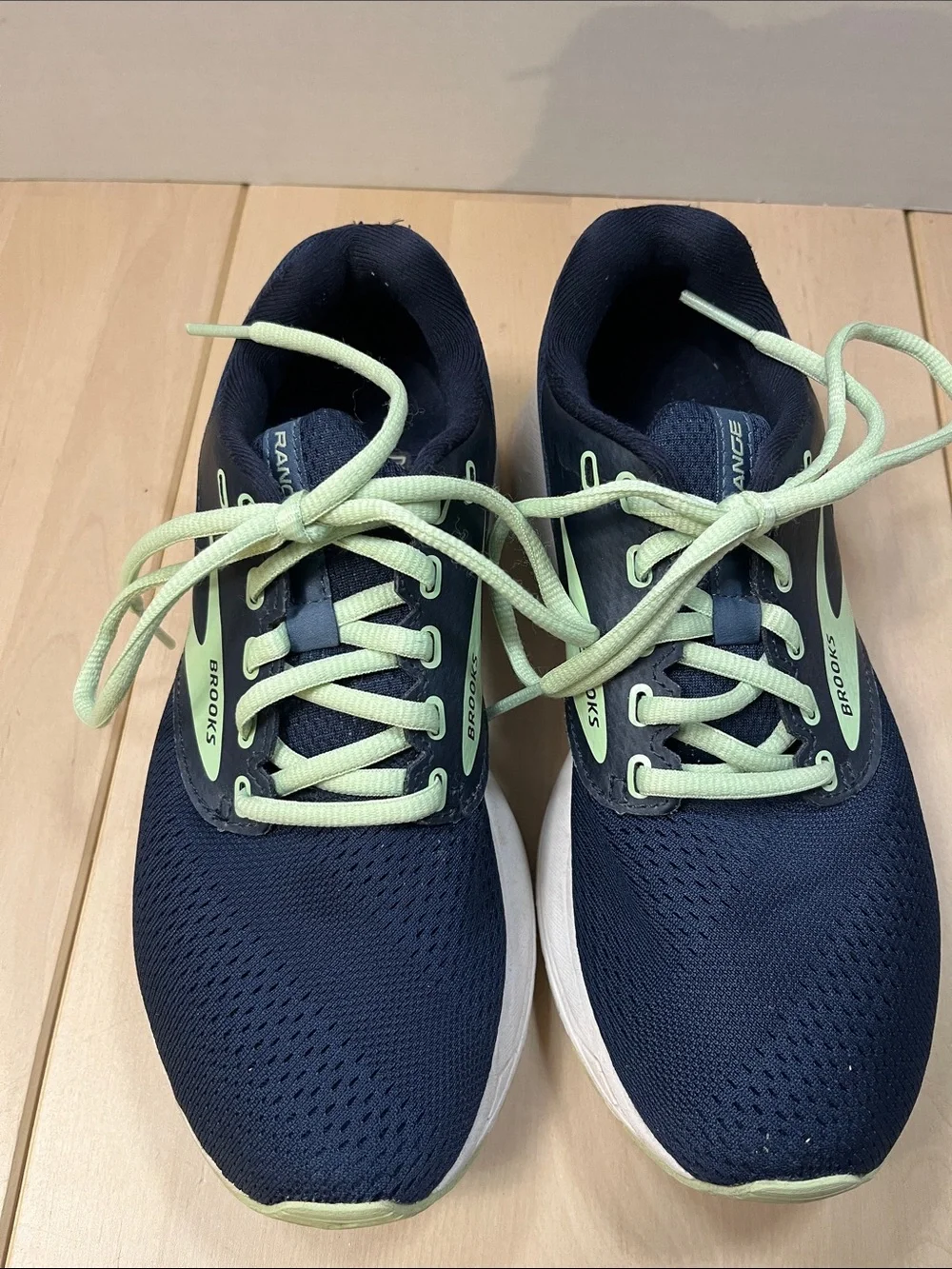 Brooks Navy Blue & Mint Green Sneakers Women’s 6.5 Medium